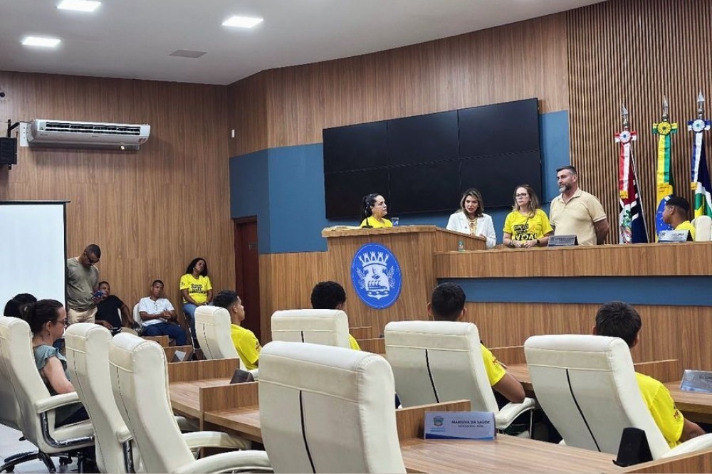 Adolescentes do socioeducativo participam do programa Câmara Tour