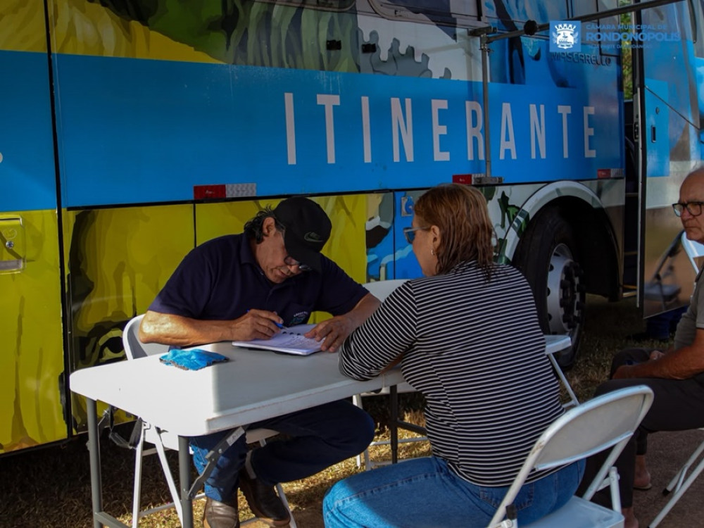 Câmara Itinerante recebe demandas da comunidade durante ação na Vila Mamed