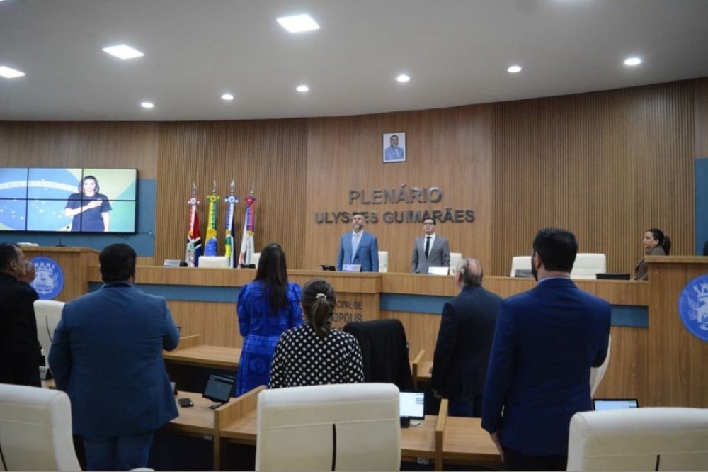 Câmara Municipal realiza sessão extraordinária e aprova licença do prefeito por 15 dias