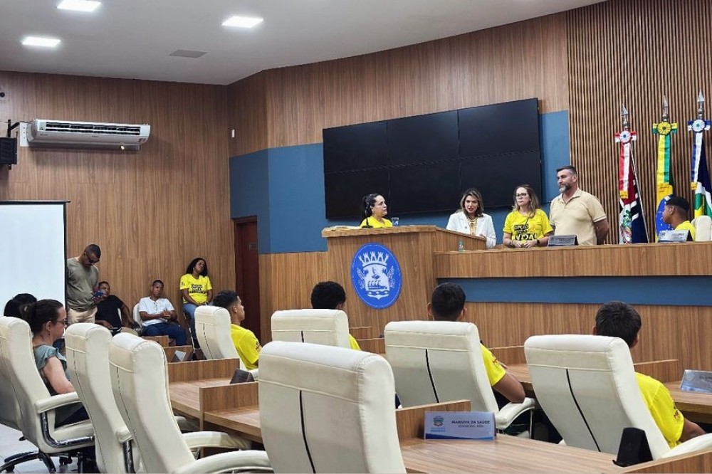 Adolescentes do socioeducativo participam do programa Câmara Tour