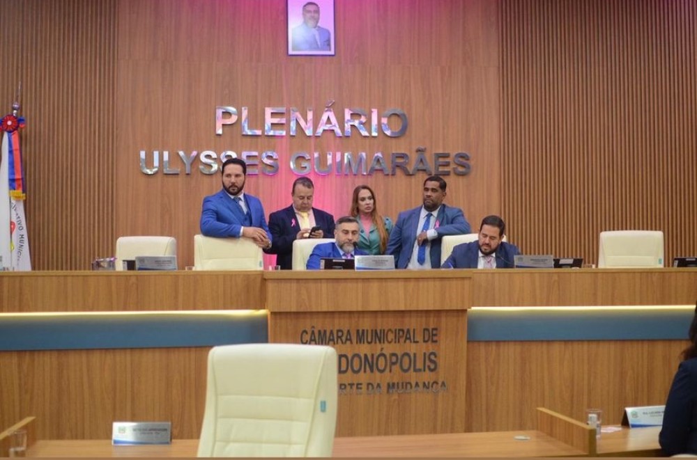 Câmara realiza ato de extinção de mandato e convoca suplente