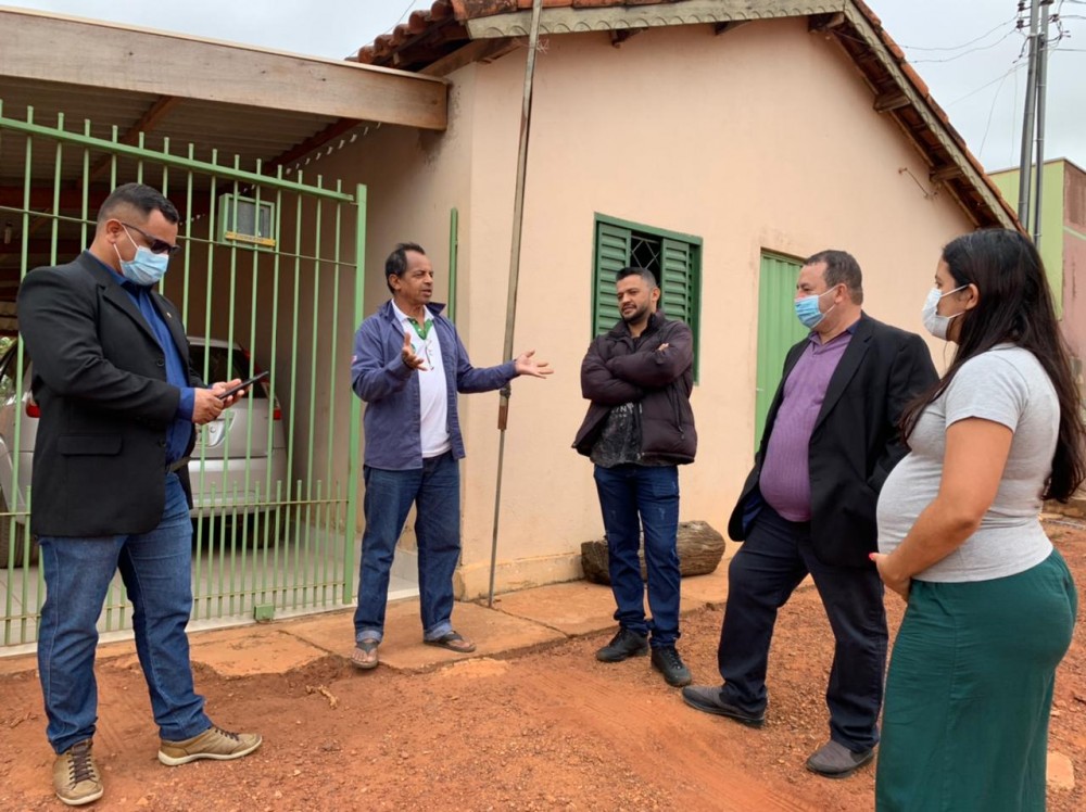 Os Vereadores Ozeas Reis e Marisvaldo Gonçalves visitaram a grande região do Parque Universitário especificamente na rua Palestina